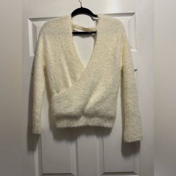 NWOT Pure Collection Criss Cross Fuzzy White Sweater - Picture 4 of 4